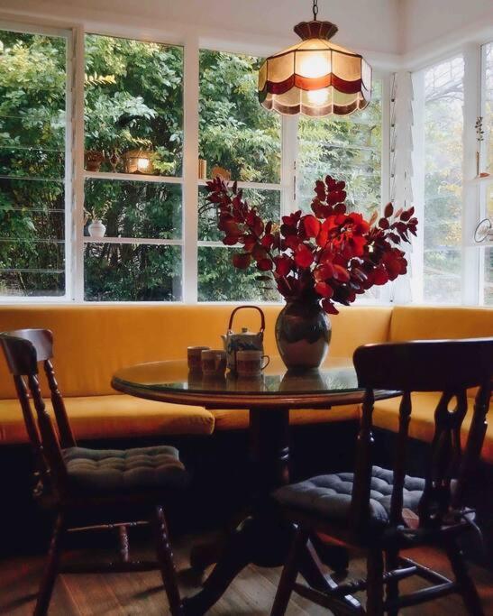 Harrys House Warburton - Peaceful Riverside Cottage In The Perfect Location Экстерьер фото