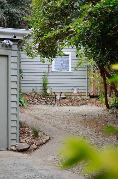 Harrys House Warburton - Peaceful Riverside Cottage In The Perfect Location Экстерьер фото