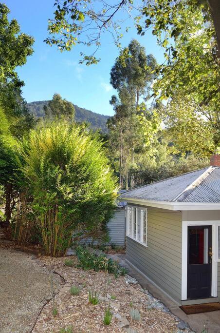 Harrys House Warburton - Peaceful Riverside Cottage In The Perfect Location Экстерьер фото